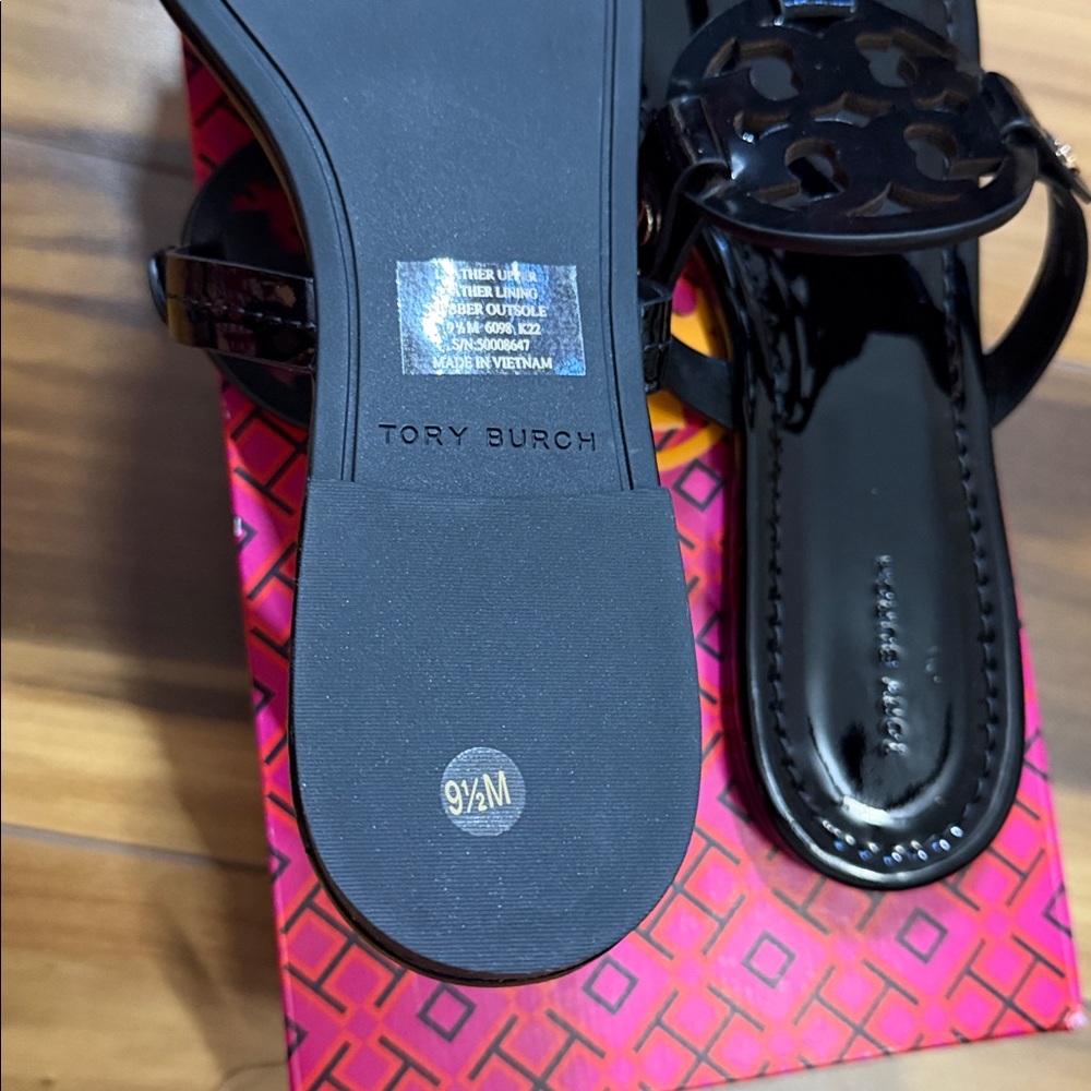 New Tory Burch Miller Sandals Miller Patent Leather Perfect Black Size 9.5 - Picture 4 of 7